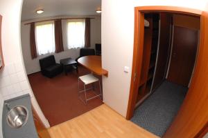 Apartman 105                